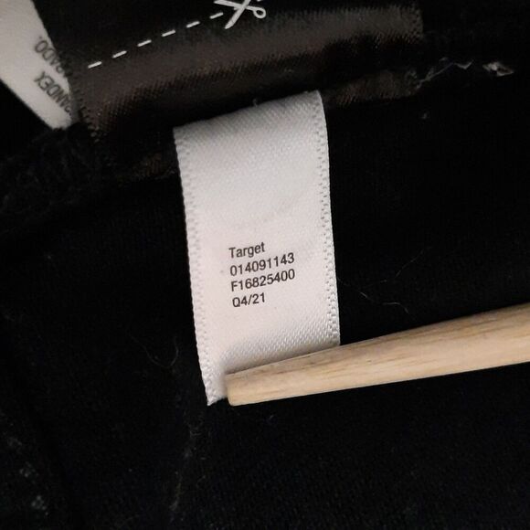 Universal Thread High Rise Skinny Jeans Size 2 / 26R Dark Black Stretch Denim - Picture 14 of 14